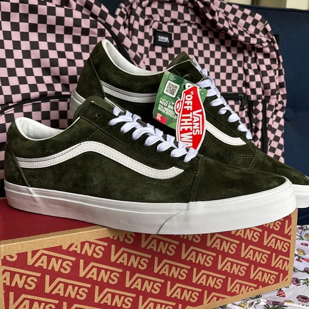 Vans Men’s Old Skool
Pig Suede Grape Leaf
VN0A4BW250K
Sneakers - Picture 6 of 16